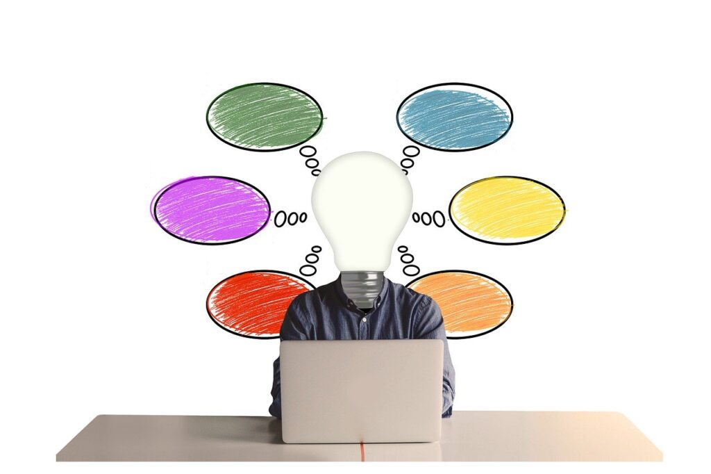Eine Person mit Glühbirne statt Kopf sitzt an einem Laptop. Bunte Blasen im Hintergrund symbolisieren das Denken und Forschung.